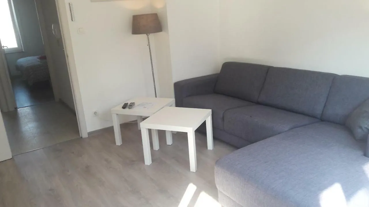 Arno'S Place Ostend 0*,